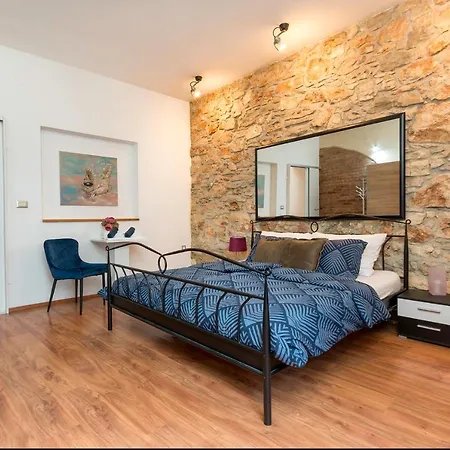 Heisenberg Apartment